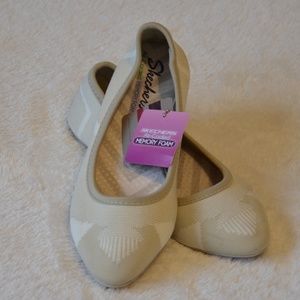 Skechers "Modern Comfort - Razz Dazz"  in Taupe